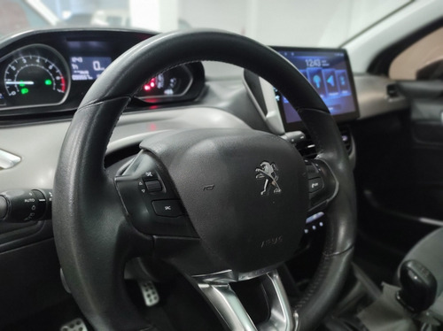 Imagen 18 de 25 de Peugeot 208 Feline Mt 1.6