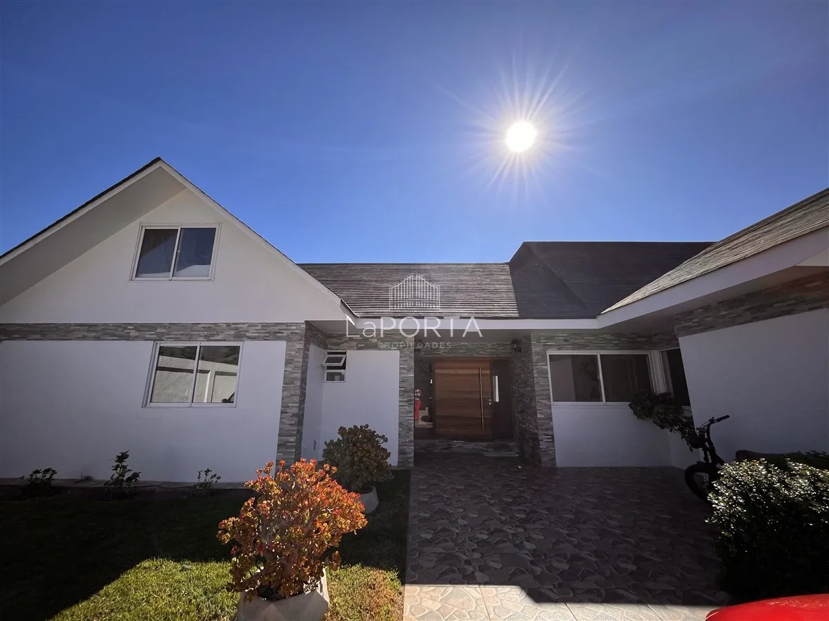 Imagen 2 de 30 de Casa En Venta De 6 Dorm. En Quillota Sector San Pedro