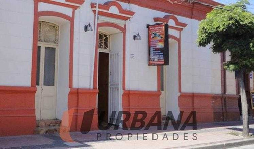 Hostal En Pleno Centro De La Serena