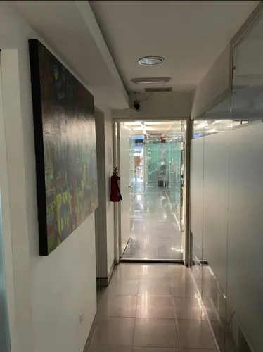Oficina Remodelada Minimalista