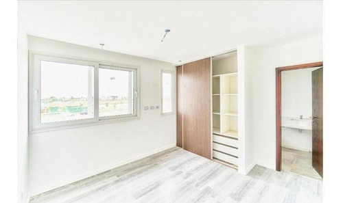 Impecable Casa En Barrio Los Castaños