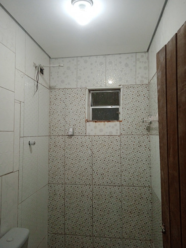 Casa Com Garagem 3 Cômodos Com Banheiro