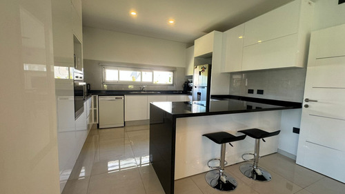 Casa En Venta Puerto Roldan Vista Al Lago Calidad Premium
