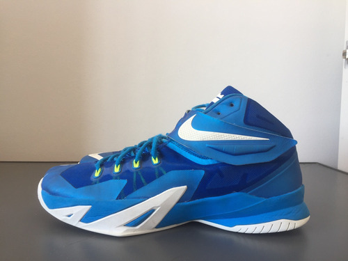 Imagen 1 de 4 de Championes De Basketball Nike Lebron Soldier 8