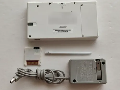Consola Nintendo Dsi Blanca + R4 + Stylus + Cargador + Mem (Usado)