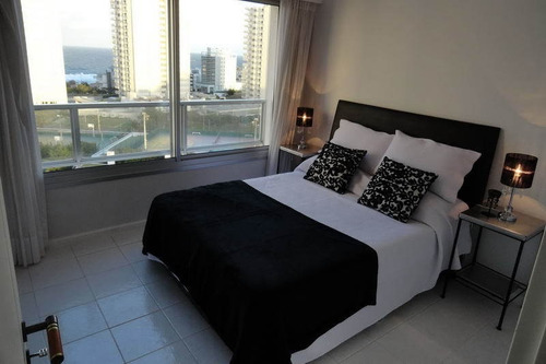 Apartamento En Venta De 2 Dormitorios En Playa Mansa