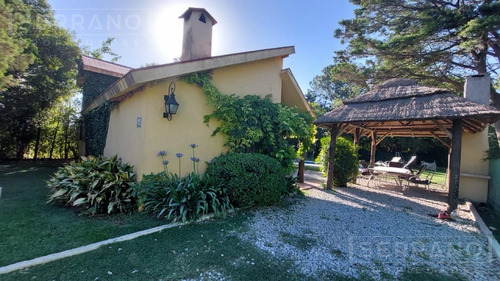 Casa En Venta Con 3 Dormitorios Y Pileta. Barrio Parque Sakura. Exaltacion De La Cruz