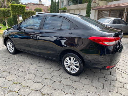 Imagen 3 de 11 de Yaris Core 2018 Automatico Clima Electrico Cd Bolsas Rines