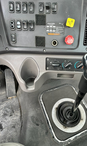 Camión Freightliner M2 2016 Nacional Torton Rabon