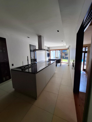 Venta Casa -pileta-5 Amb-pileta-cochera-quincho.