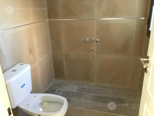Imagen 15 de 30 de Casa A La Laguna De Excelentes Terminaciones - El Canton