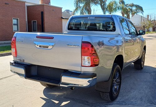Toyota Hilux Sr 4x4 2.8 At 0km Financiada