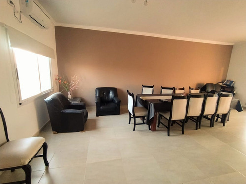 Imagen 8 de 30 de Venta Casa Moderna, Barrio Laguna Azul