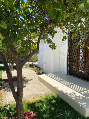 Casa Recien Remodelada En Una Tranquila Calle De La Reina