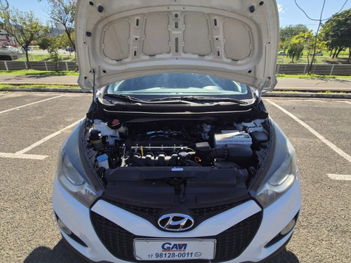 Hyundai HB20X HB20X 1.6 16V PREMIUM FLEX 4P AUTOMÁTICO