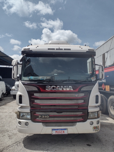 Imagem 1 de 13 de Scania P 310 8x2 2012 Baú Refrigerado Mugen Caminhões