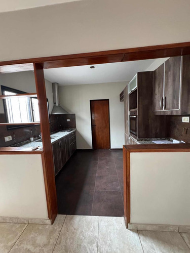 Casa De 4 Dormitorios 3 Baños En Barrio Centenario