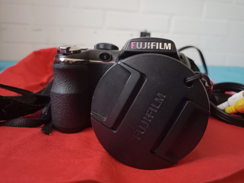 Cámara Fujifilm Finepix S3300, 26x, 14 Mega Pixels