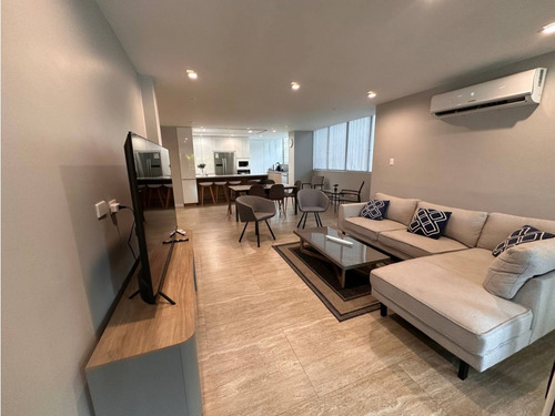 Apartamento En Venta Remodelado En Altamira Con Balcón