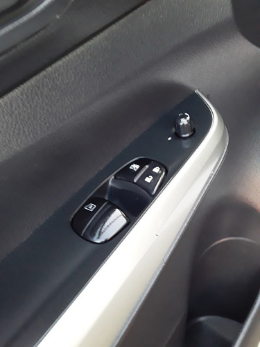Imagen 15 de 22 de Nissan Np 300 Cabina Simple
