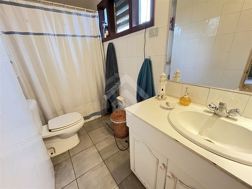Casa En Venta De 4 Dorm. En Las Condes