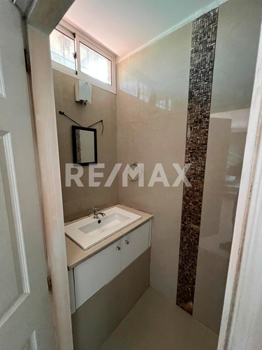 Apartamento Actualizado Amoblado En Venta En Maracaibo