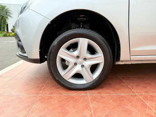 Renault Logan 1.6 Expression / Life +