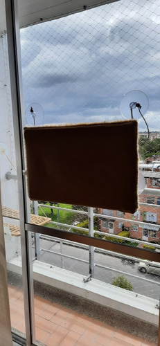 Imagen 2 de 2 de Cama Hamaca De Ventana Plegable Para Gatos - Miel Felina