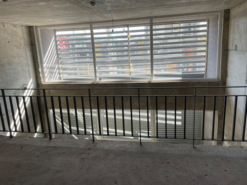 Arriendo Local Comercial De 107,48 M2 + 62,94 M2 De Altillo,