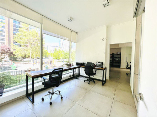 Oficina En Arriendo, Entrada Independiente En Las Condes