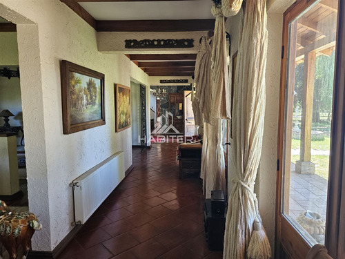 Casa En Venta De 5 Dorm. En Maule