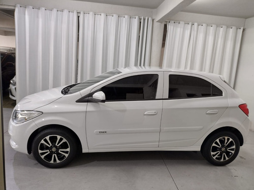 Imagem 4 de 10 de Chevrolet Onix 2015 Ls