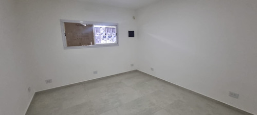 En Venta En Caseros Casa De 3 Ambientes Al Frente Totalmente A Nuevo F: 9711
