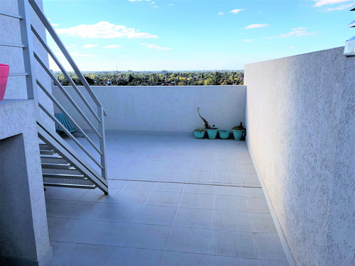 Departamento De 2 Ambientes En Venta, Castelar.