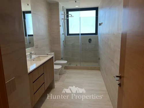 Lujoso Dpto. En Venta De 4d + Sala De Estar En Las Rastr