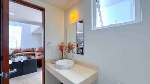 Casa En Venta En Calimaya, Con Excelente Mantenimiento.