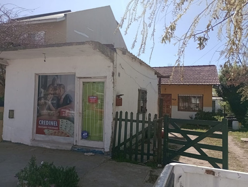 Casa A Remodelar Con Local Al Frente Con Gas Natural Sobre Asfalto Mar De Ajo