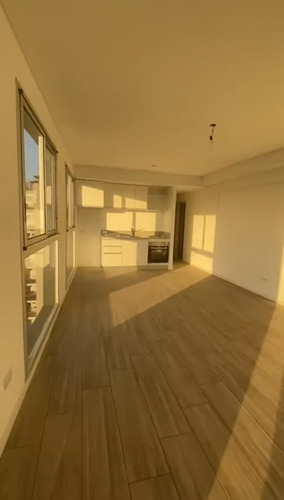 D U E Ñ O 1 Amb 53 M2 En Esquina, 9no Piso, Con Balcon, Avda. San Juan Y Pasco. Con Ameneties. Subte Pichincha. Cerca Uade Y Facultades