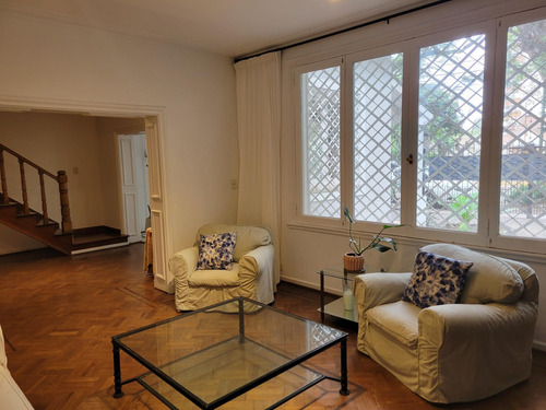 Casa De Estilo En Barrio Parque