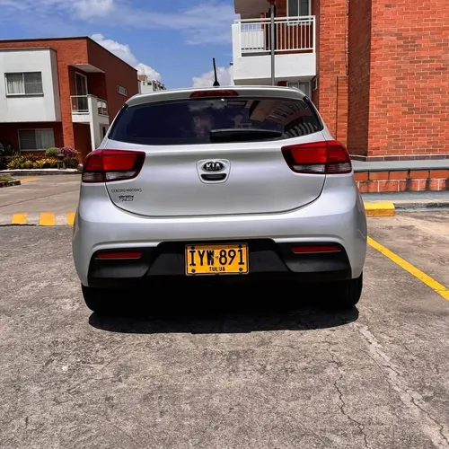 Kia Rio 1.4 Vibrant Hb At