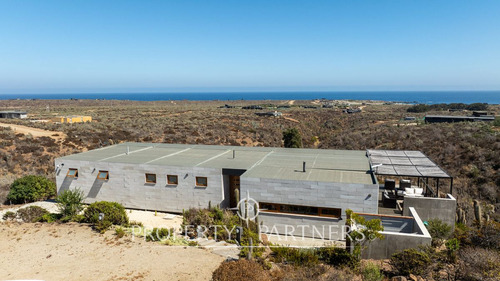 Casa De Ensueño Con Vista Despejada Al Mar En Excl...