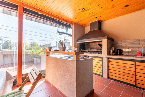 Venta Casa 4 Ambientes Con Terraza Propia, Wilde.