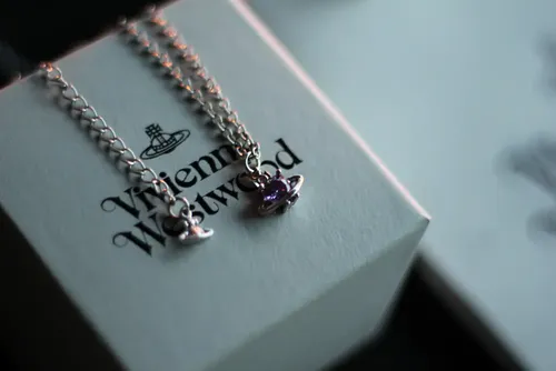 Colar Vivienne Westwood Mini Coração Violeta Saturn Nana