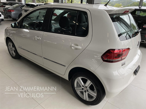 Imagem 4 de 15 de Volkswagen Fox Highline 1.6 Flex