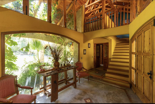 Casa Chilena Venta De 6 Dorm., 5.200mts2, Piscina, En Colina