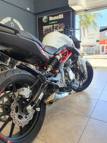 Imagen 3 de 15 de Benelli 302 S
