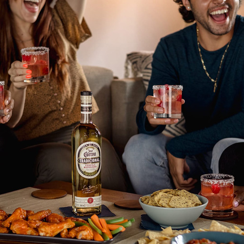Tequila Tradicional Reposado 695ml José Cuervo