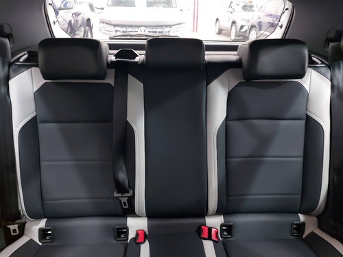 Imagen 13 de 25 de Volkswagen T-cross Highline At 200tsi
