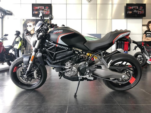 Monster 821 Dark Stealth No Z900