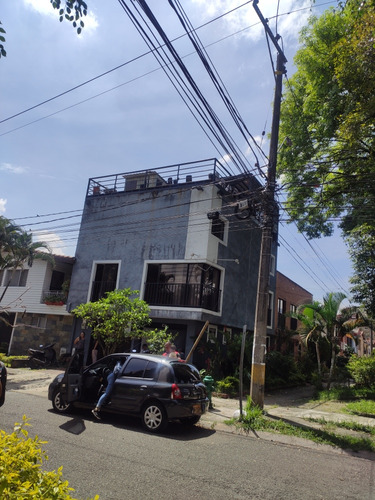 Edificio 3 Pisos Esquinero Con Garaje.excelente Para Airbnb.